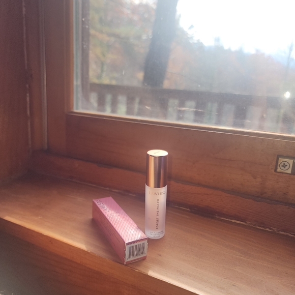 Lawless Forget The Filler Lip Plumping Line Smoothing Gloss in Rosy Outl… - Picture 4 of 4